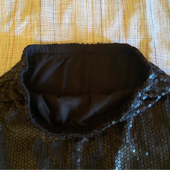 Black sequinned mini skirt - Picture 5 of 5